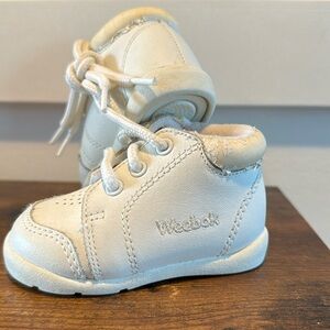 Weebok‎ Baby shoes white size 1 1/2 M